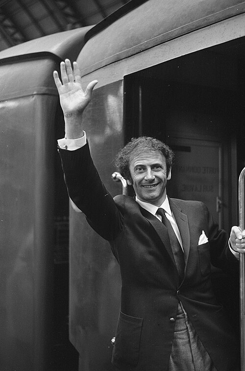 File:Marcel Marceau op Centraal Station voor optreden in Nederland, Bestanddeelnr 914-0794.jpg